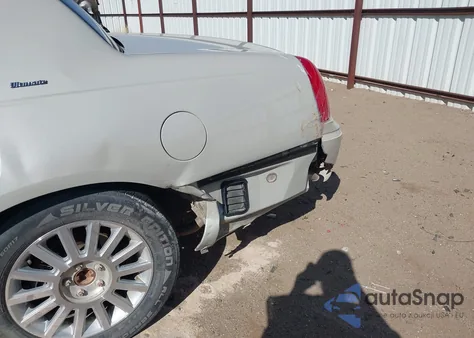 2004 Lincoln Town Car Ultimate из США, поврежденный, VIN 1LNHM83WX4Y636384